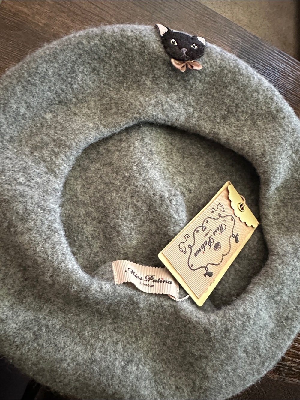 Miss Partina London Gray Wool Beret with Black Cat Patch New with tag - Picture 3 of 7